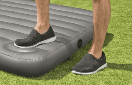 Односпальный надувной матрас Intex 99х191х25см, ВСТРОЕННЫЙ НОЖНОЙ НАСОС, до 136кг, 64761